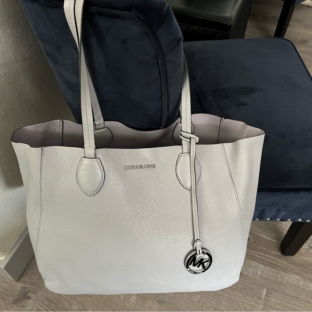 Michael Kors Mae Large Reversible Tote Lilac/Grey/Blue Color